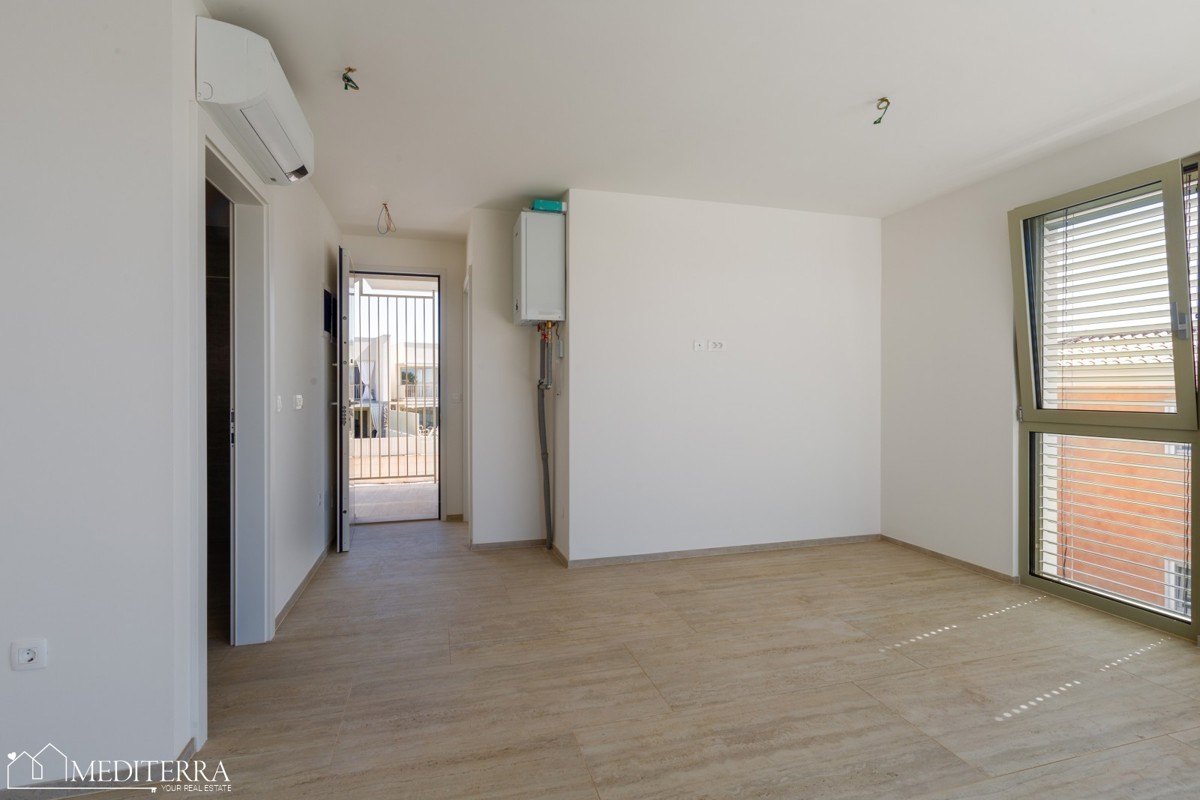 Stanovanje v prvem nadstropju s strešno teraso, Novigrad, Istra