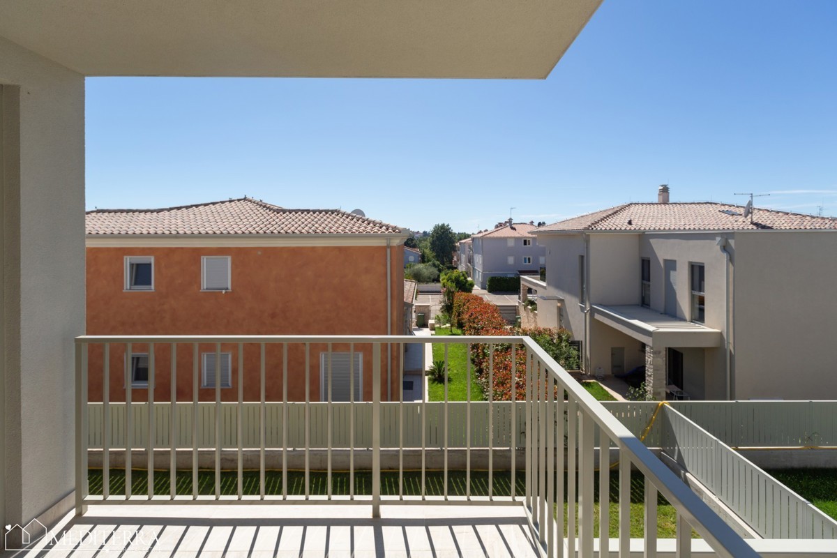 Stanovanje v prvem nadstropju s strešno teraso, Novigrad, Istra