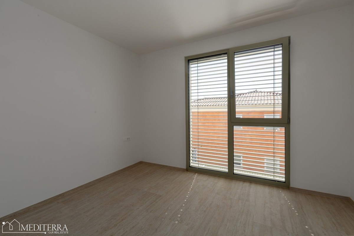 Stanovanje v prvem nadstropju s strešno teraso, Novigrad, Istra