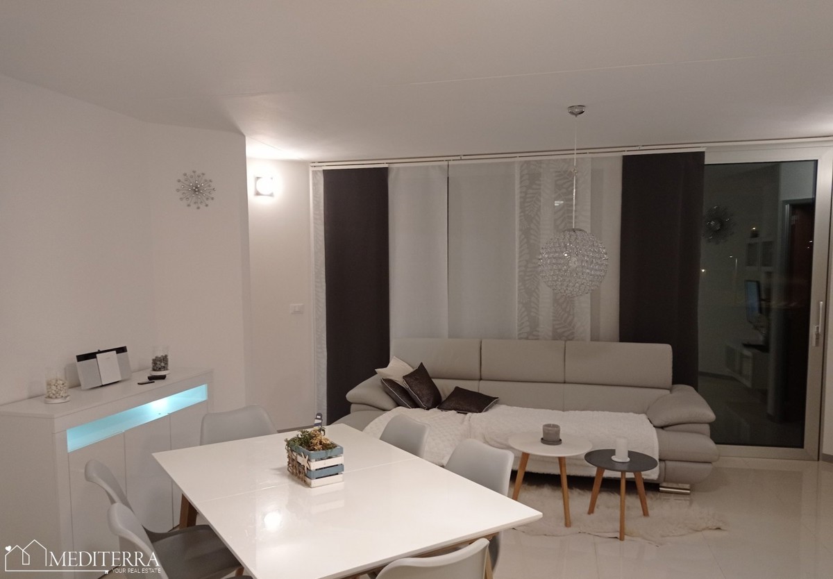 Apartma v drugem nadstropju z dvema spalnicama, Novigrad, Istra