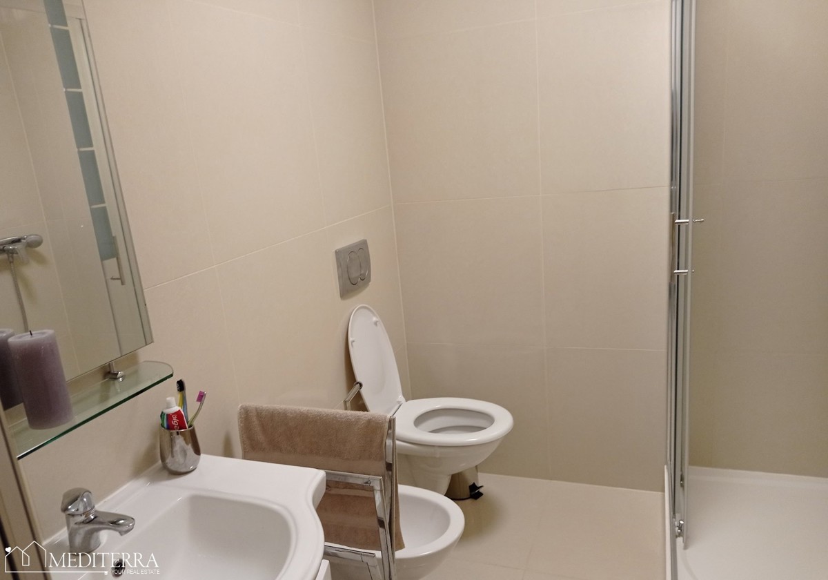 Apartma v drugem nadstropju z dvema spalnicama, Novigrad, Istra