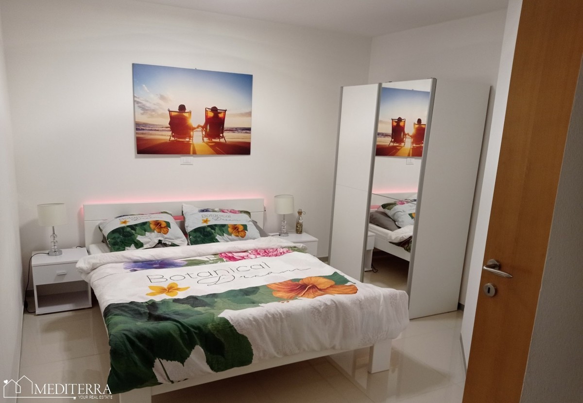 Apartma v drugem nadstropju z dvema spalnicama, Novigrad, Istra