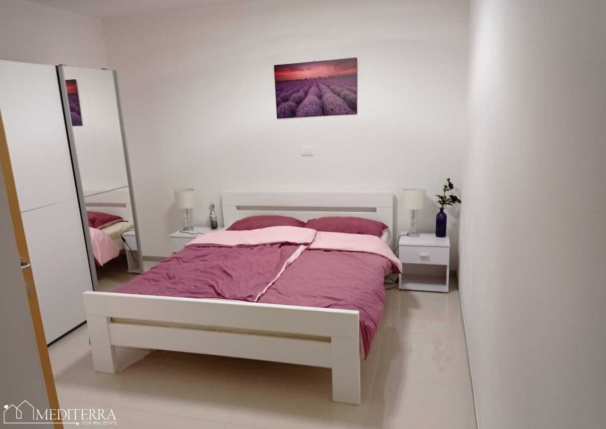 Apartma v drugem nadstropju z dvema spalnicama, Novigrad, Istra