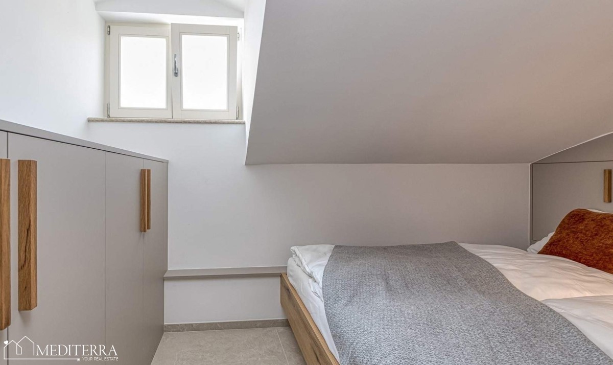 Hiša s 3 apartmaji na odlični lokaciji, Vrsar, Istra