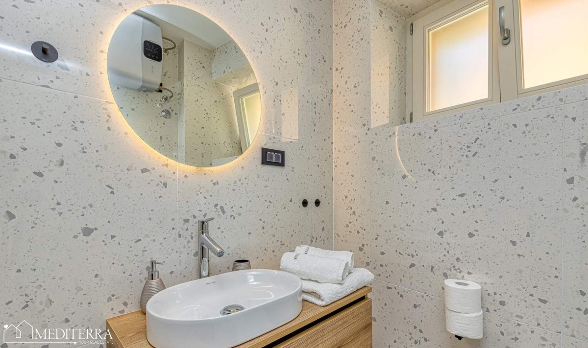 Hiša s 3 apartmaji na odlični lokaciji, Vrsar, Istra