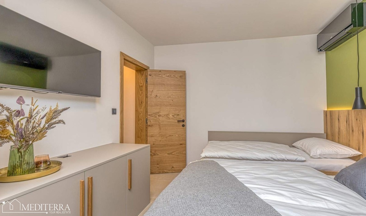 Hiša s 3 apartmaji na odlični lokaciji, Vrsar, Istra