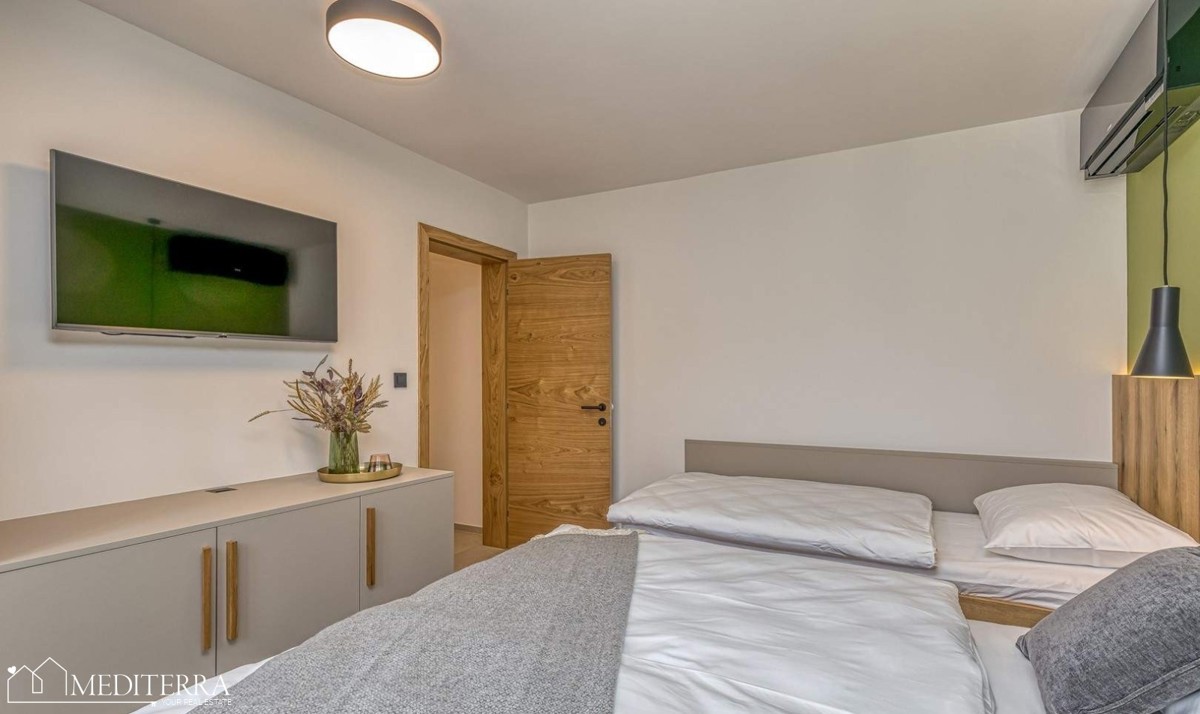 Hiša s 3 apartmaji na odlični lokaciji, Vrsar, Istra