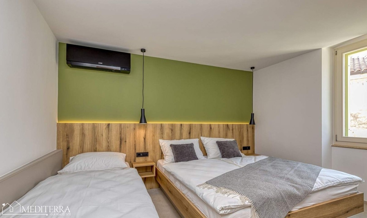 Hiša s 3 apartmaji na odlični lokaciji, Vrsar, Istra