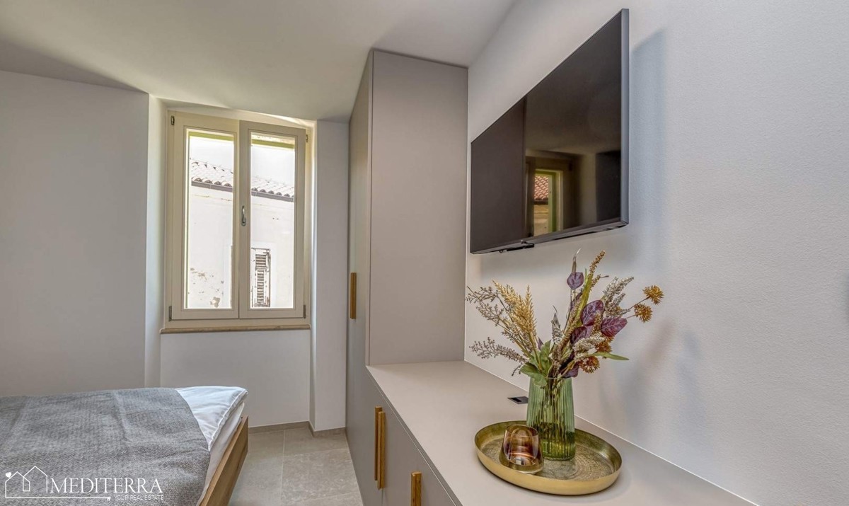 Hiša s 3 apartmaji na odlični lokaciji, Vrsar, Istra