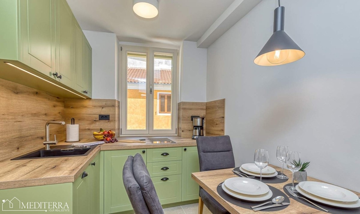 Hiša s 3 apartmaji na odlični lokaciji, Vrsar, Istra