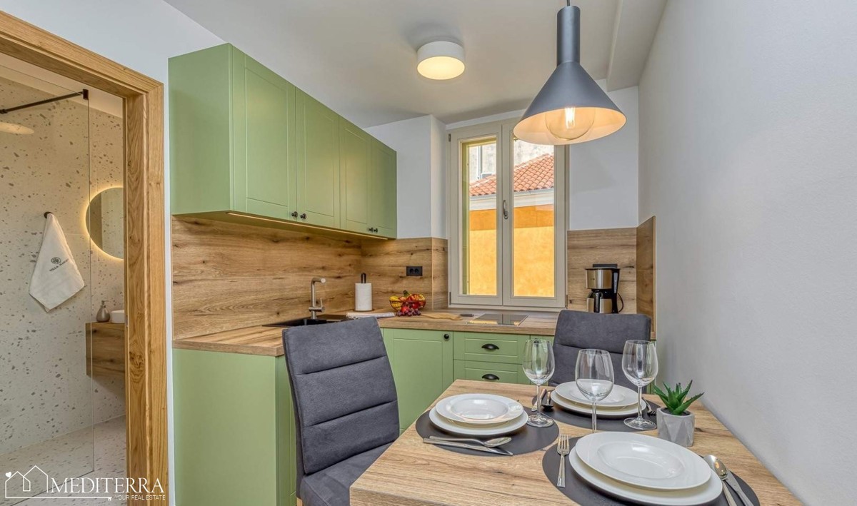 Hiša s 3 apartmaji na odlični lokaciji, Vrsar, Istra