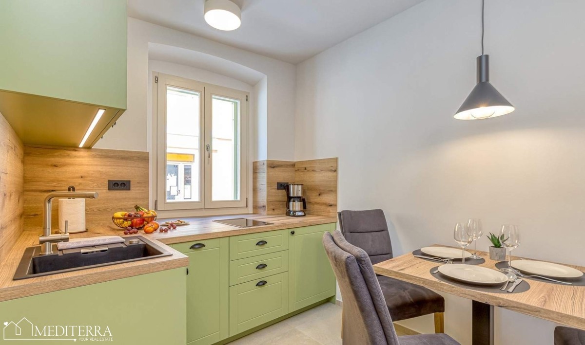 Hiša s 3 apartmaji na odlični lokaciji, Vrsar, Istra