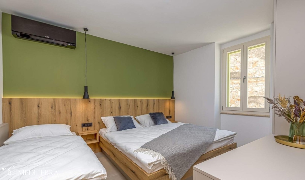 Hiša s 3 apartmaji na odlični lokaciji, Vrsar, Istra