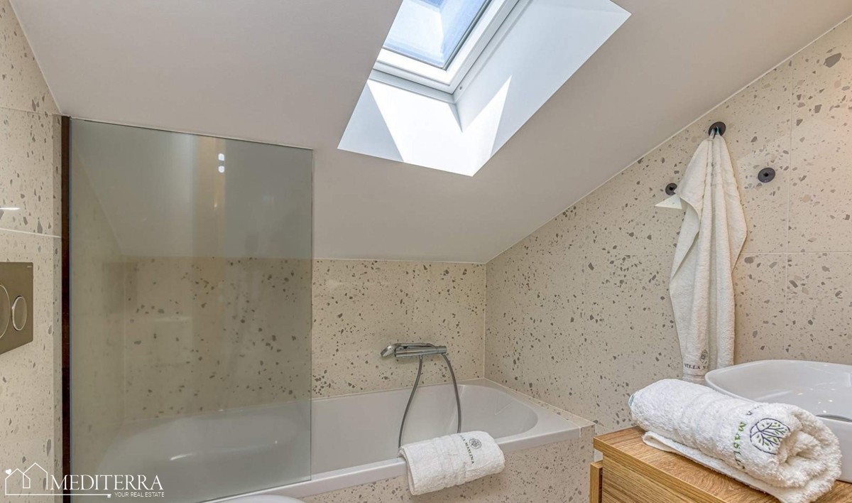 Hiša s 3 apartmaji na odlični lokaciji, Vrsar, Istra