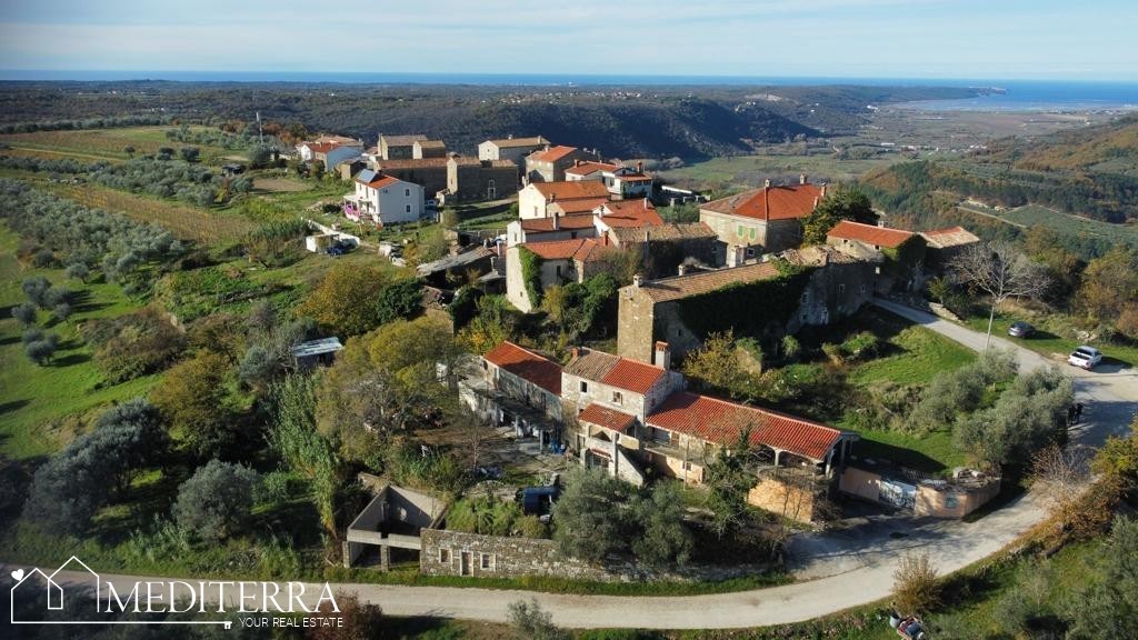 Gradbeno zemljišče s projektom, Buje, Istra