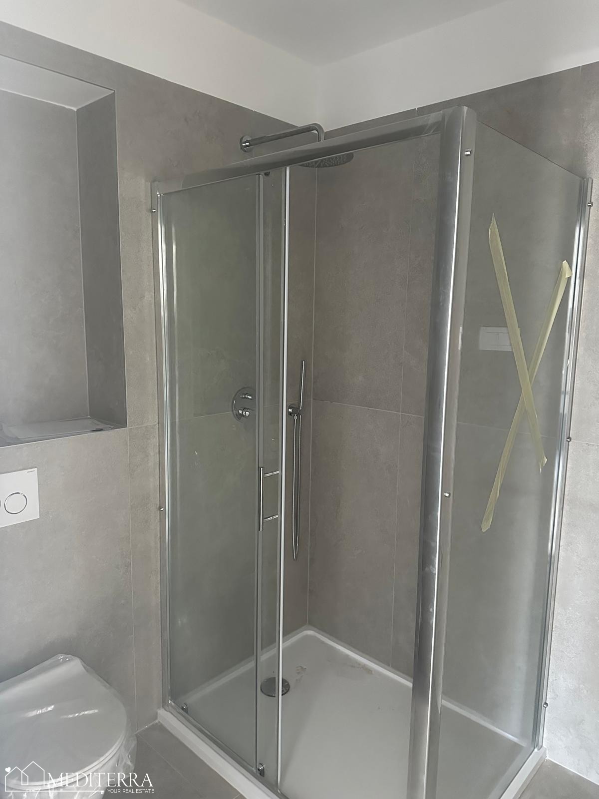 Apartma v prvem nadstropju novogradnje, 800 m od morja, Vabriga