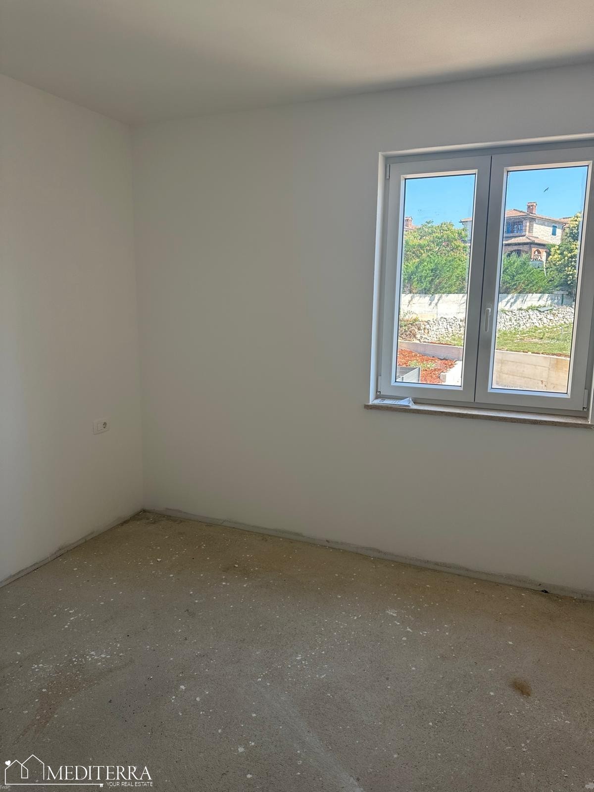 Apartma v prvem nadstropju novogradnje, 800 m od morja, Vabriga