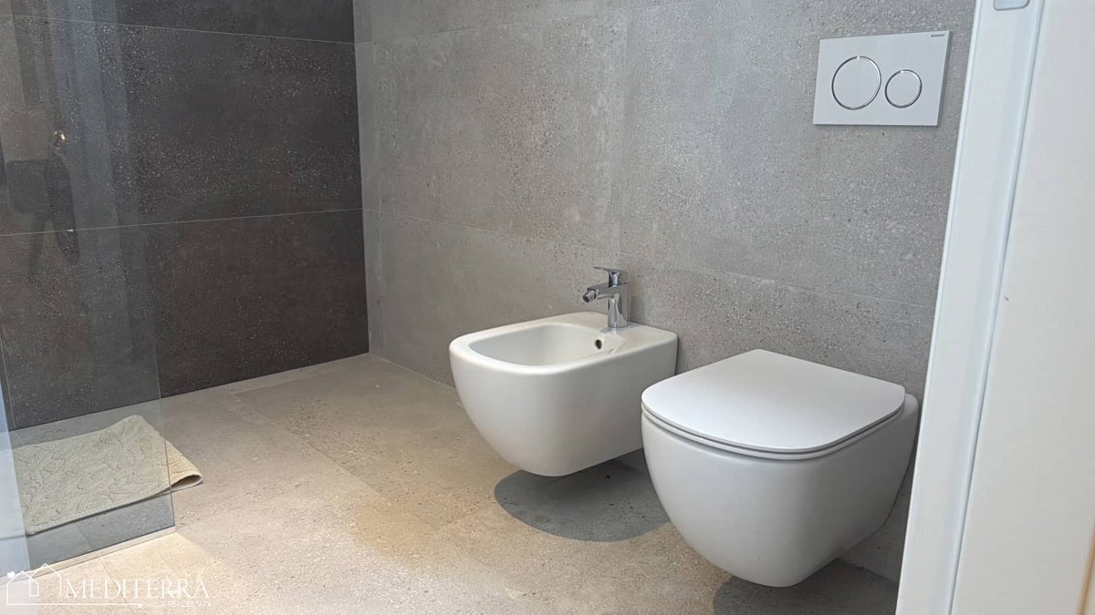 Apartma S2 v recepciji moderne novogradnje, Novigrad Istra