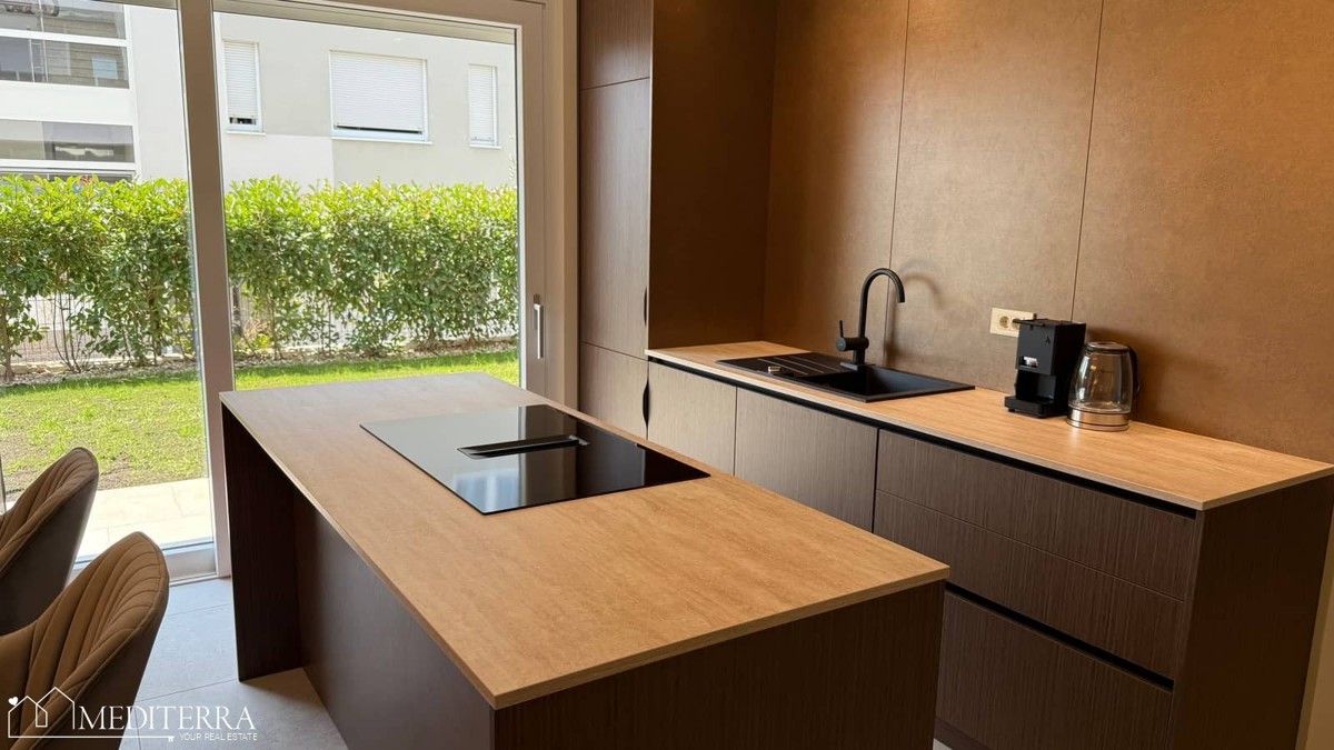 Apartma S2 v recepciji moderne novogradnje, Novigrad Istra