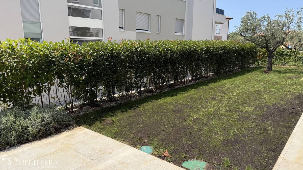 Apartma S2 v recepciji moderne novogradnje, Novigrad Istra