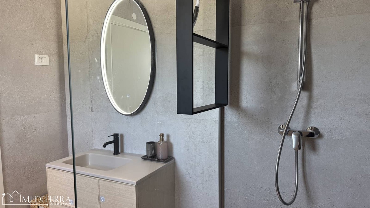 Apartma S2 v recepciji moderne novogradnje, Novigrad Istra