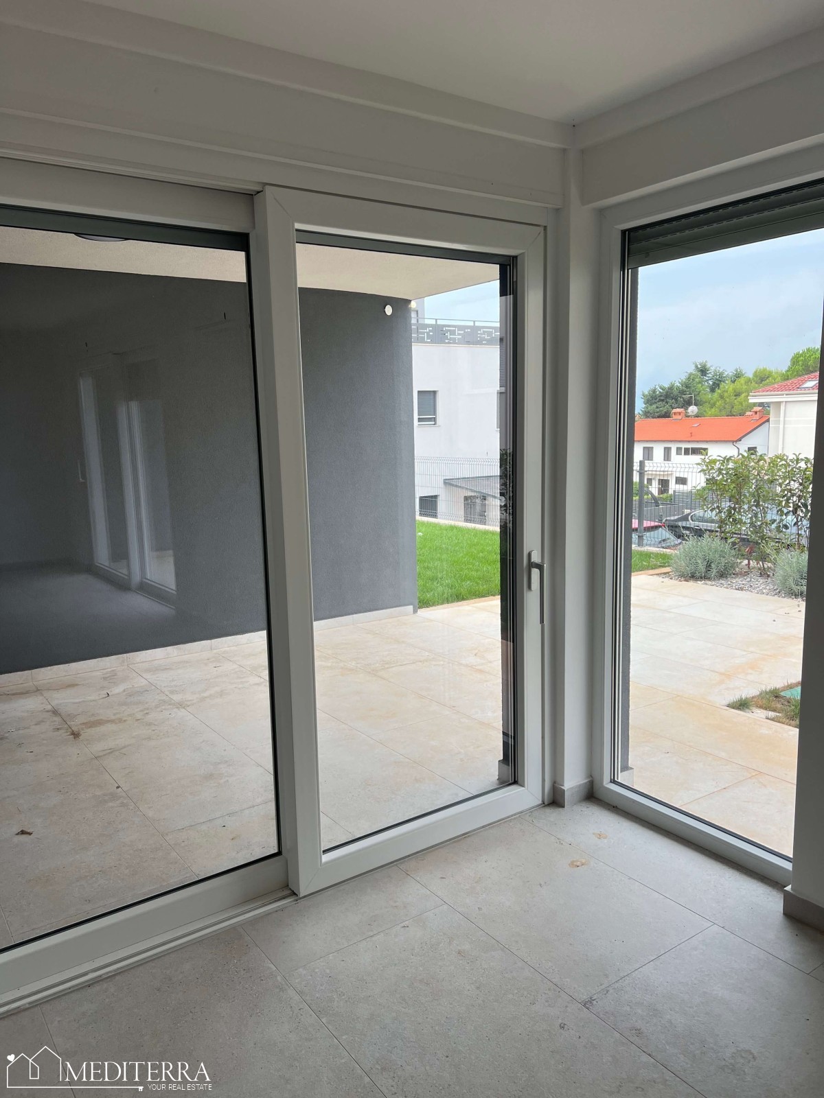 Apartma S2 v recepciji moderne novogradnje, Novigrad Istra