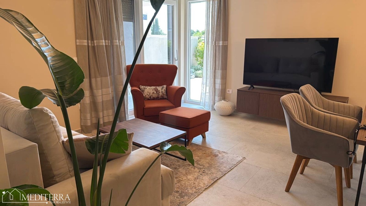 Apartma S2 v recepciji moderne novogradnje, Novigrad Istra