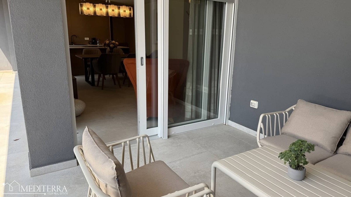 Apartma S2 v recepciji moderne novogradnje, Novigrad Istra