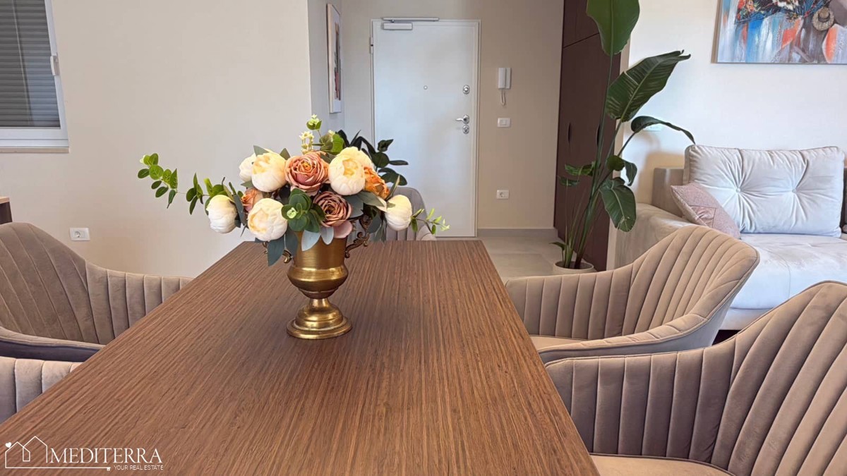 Apartma S2 v recepciji moderne novogradnje, Novigrad Istra