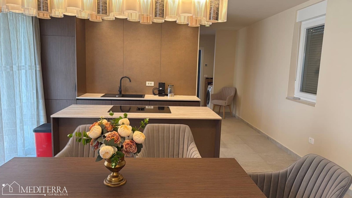 Apartma S2 v recepciji moderne novogradnje, Novigrad Istra