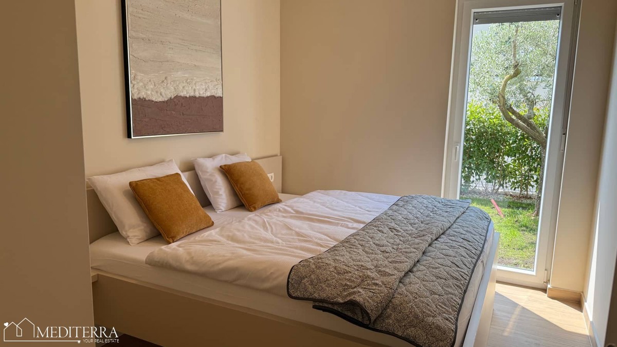 Apartma S2 v recepciji moderne novogradnje, Novigrad Istra