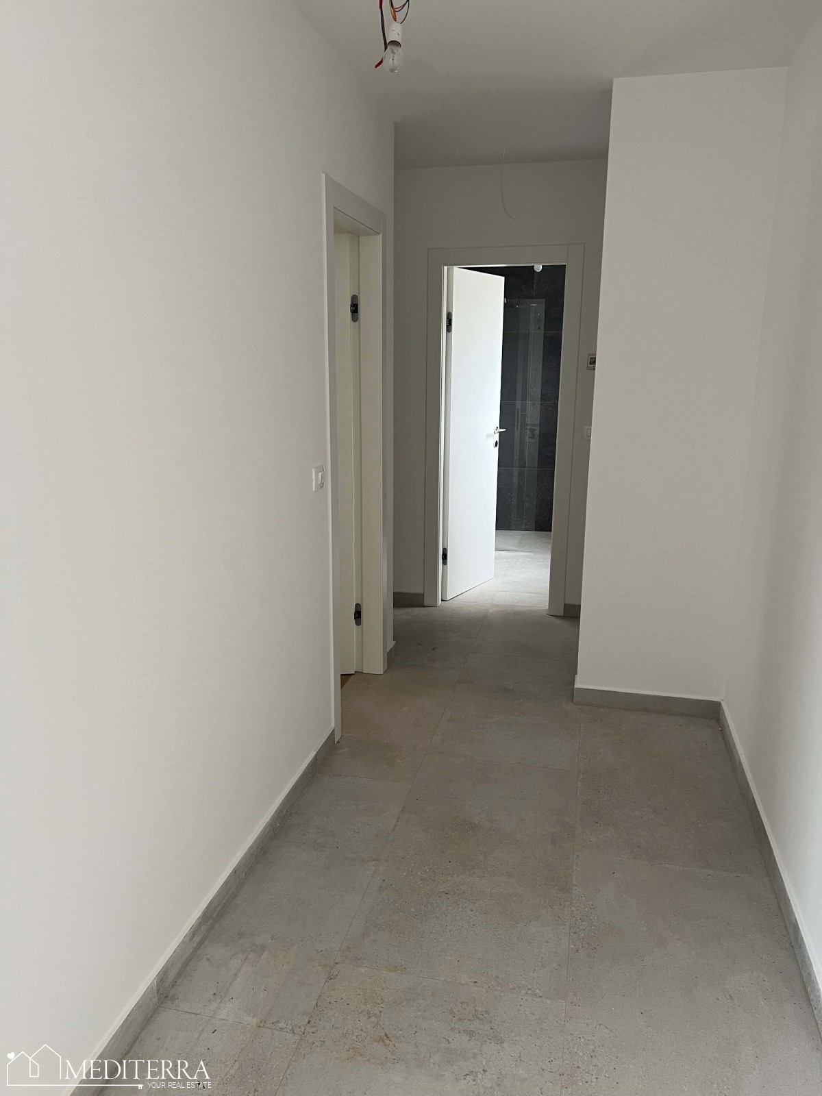 Apartma S2 v recepciji moderne novogradnje, Novigrad Istra