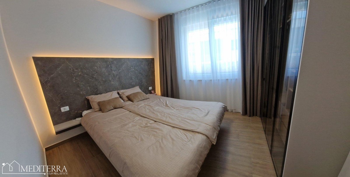 Čudovito, moderno opremljeno stanovanje z bazenom na vrhunski lokaciji, Novigrad, Istra