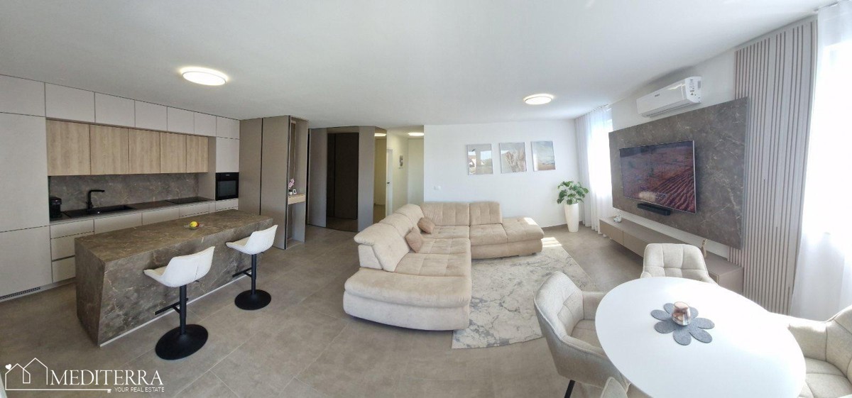 Čudovito, moderno opremljeno stanovanje z bazenom na vrhunski lokaciji, Novigrad, Istra