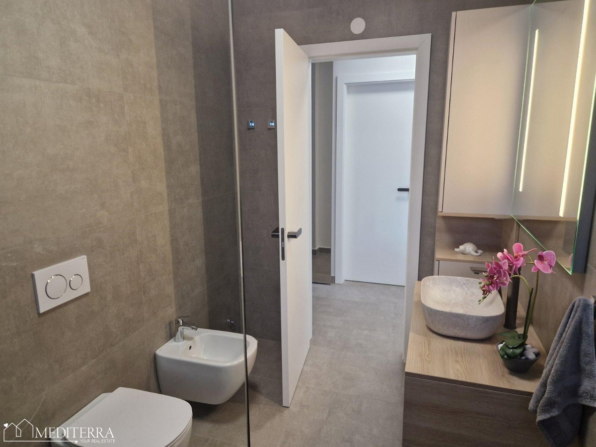 Čudovito, moderno opremljeno stanovanje z bazenom na vrhunski lokaciji, Novigrad, Istra