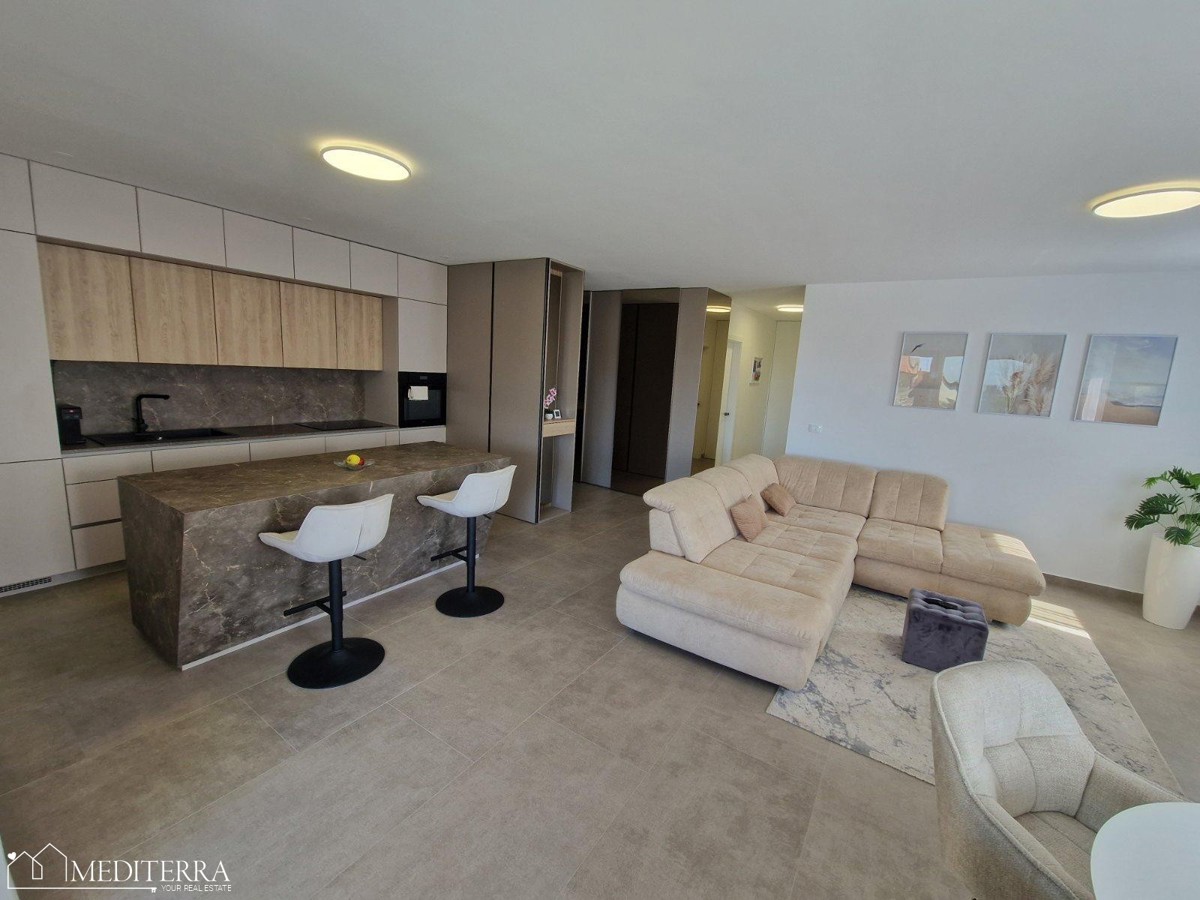 Čudovito, moderno opremljeno stanovanje z bazenom na vrhunski lokaciji, Novigrad, Istra