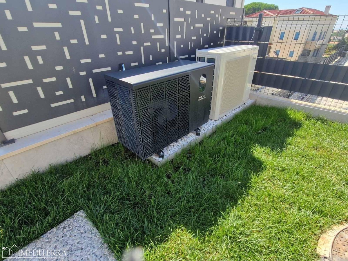 Čudovito, moderno opremljeno stanovanje z bazenom na vrhunski lokaciji, Novigrad, Istra