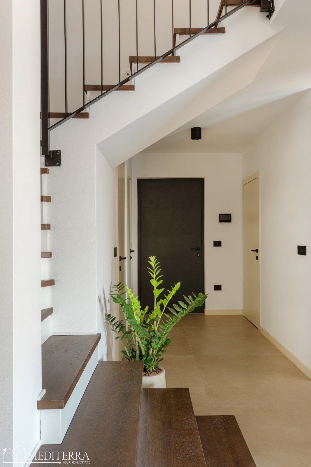 Istra, Kaštelir-Labinci – Moderna vila v istrskem slogu s panoramskim pogledom na morje