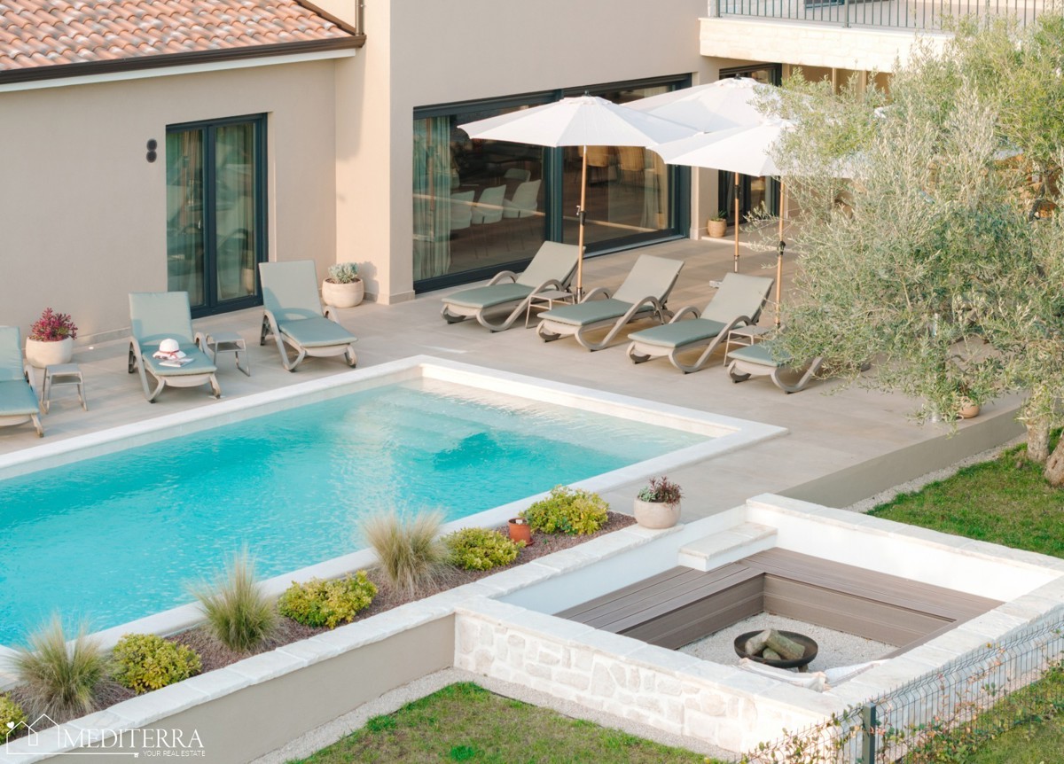 Istra, Kaštelir-Labinci – Moderna vila v istrskem slogu s panoramskim pogledom na morje