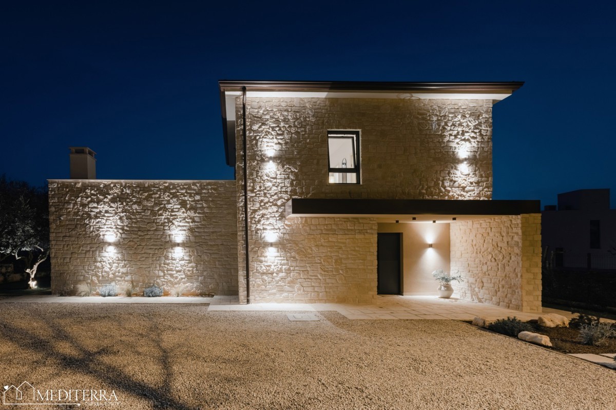 Istra, Kaštelir-Labinci – Moderna vila v istrskem slogu s panoramskim pogledom na morje