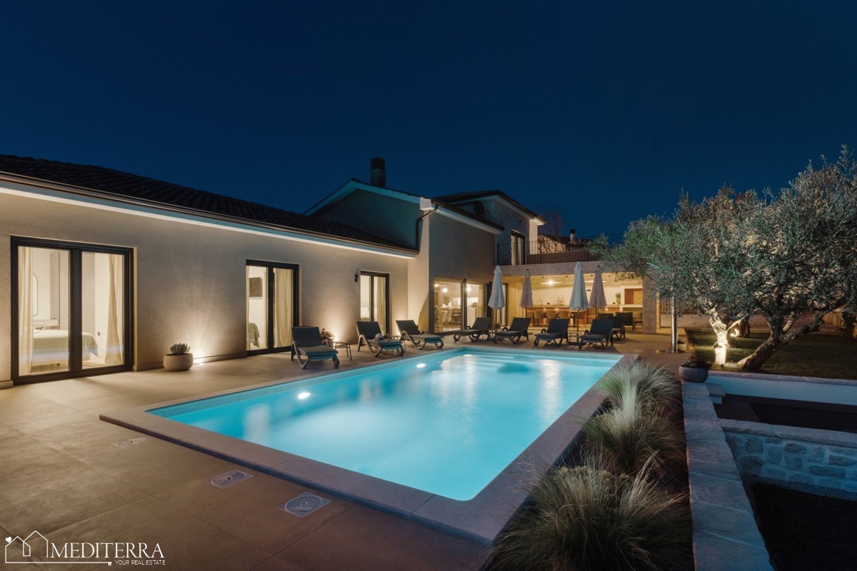 Istra, Kaštelir-Labinci – Moderna vila v istrskem slogu s panoramskim pogledom na morje