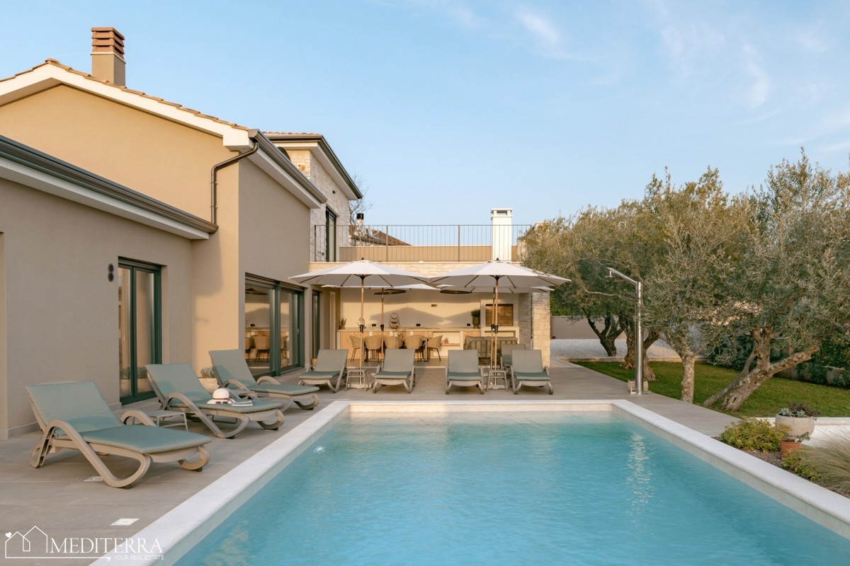 Istra, Kaštelir-Labinci – Moderna vila v istrskem slogu s panoramskim pogledom na morje