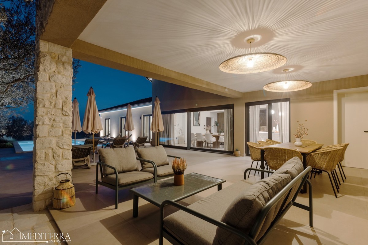 Istra, Kaštelir-Labinci – Moderna vila v istrskem slogu s panoramskim pogledom na morje