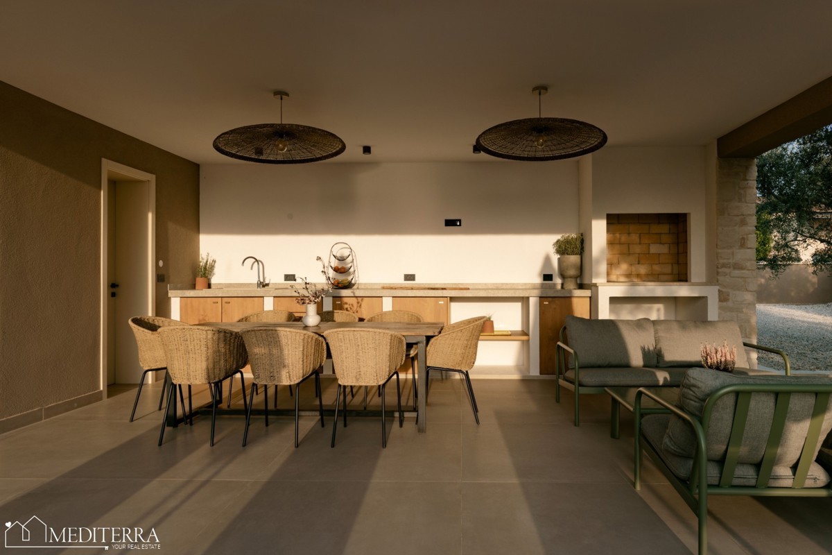 Istra, Kaštelir-Labinci – Moderna vila v istrskem slogu s panoramskim pogledom na morje