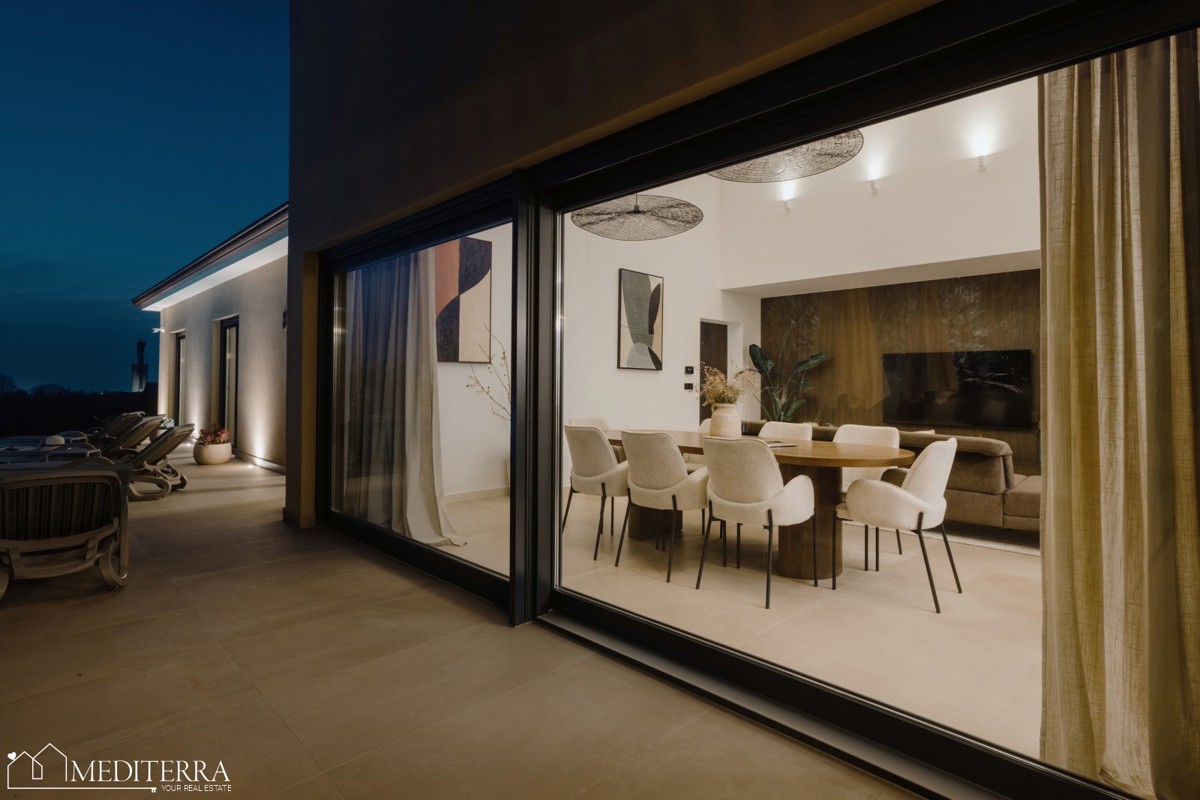 Istra, Kaštelir-Labinci – Moderna vila v istrskem slogu s panoramskim pogledom na morje