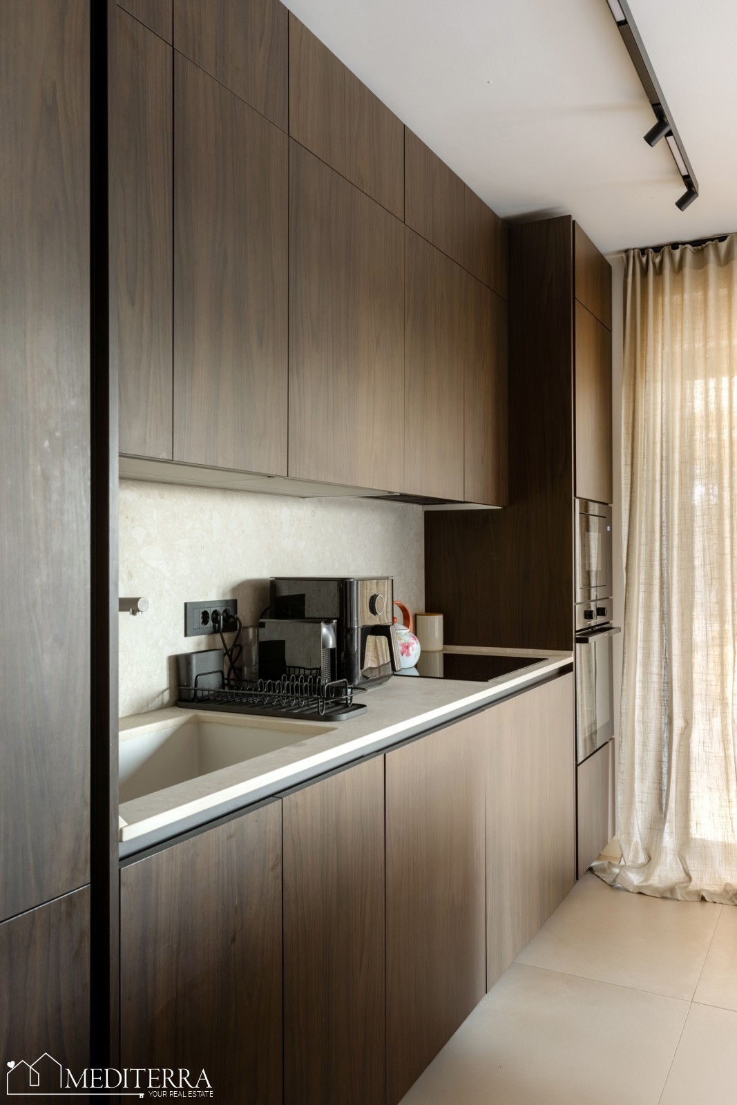 Istra, Kaštelir-Labinci – Moderna vila v istrskem slogu s panoramskim pogledom na morje