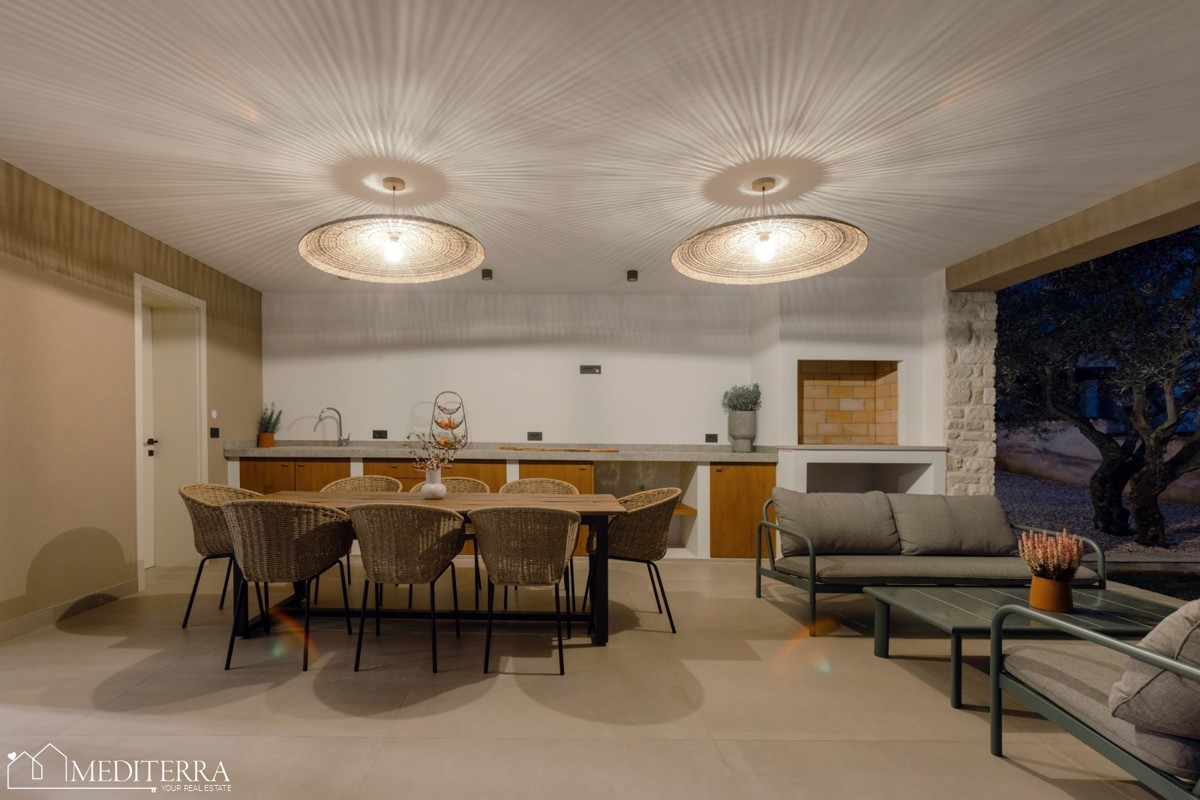 Istra, Kaštelir-Labinci – Moderna vila v istrskem slogu s panoramskim pogledom na morje