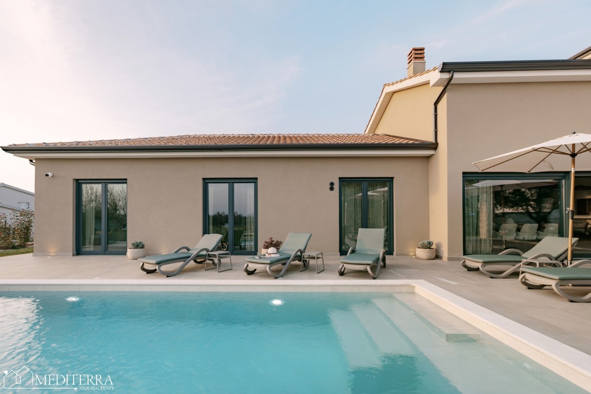 Istra, Kaštelir-Labinci – Moderna vila v istrskem slogu s panoramskim pogledom na morje