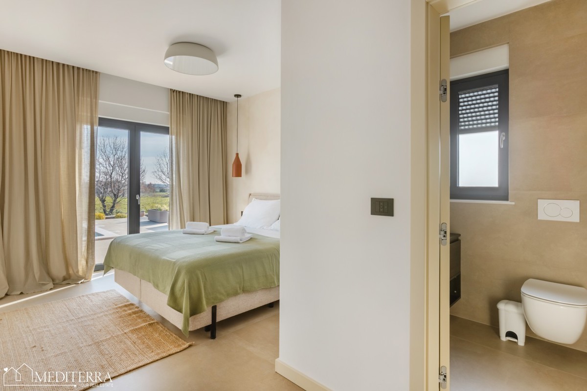 Istra, Kaštelir-Labinci – Moderna vila v istrskem slogu s panoramskim pogledom na morje