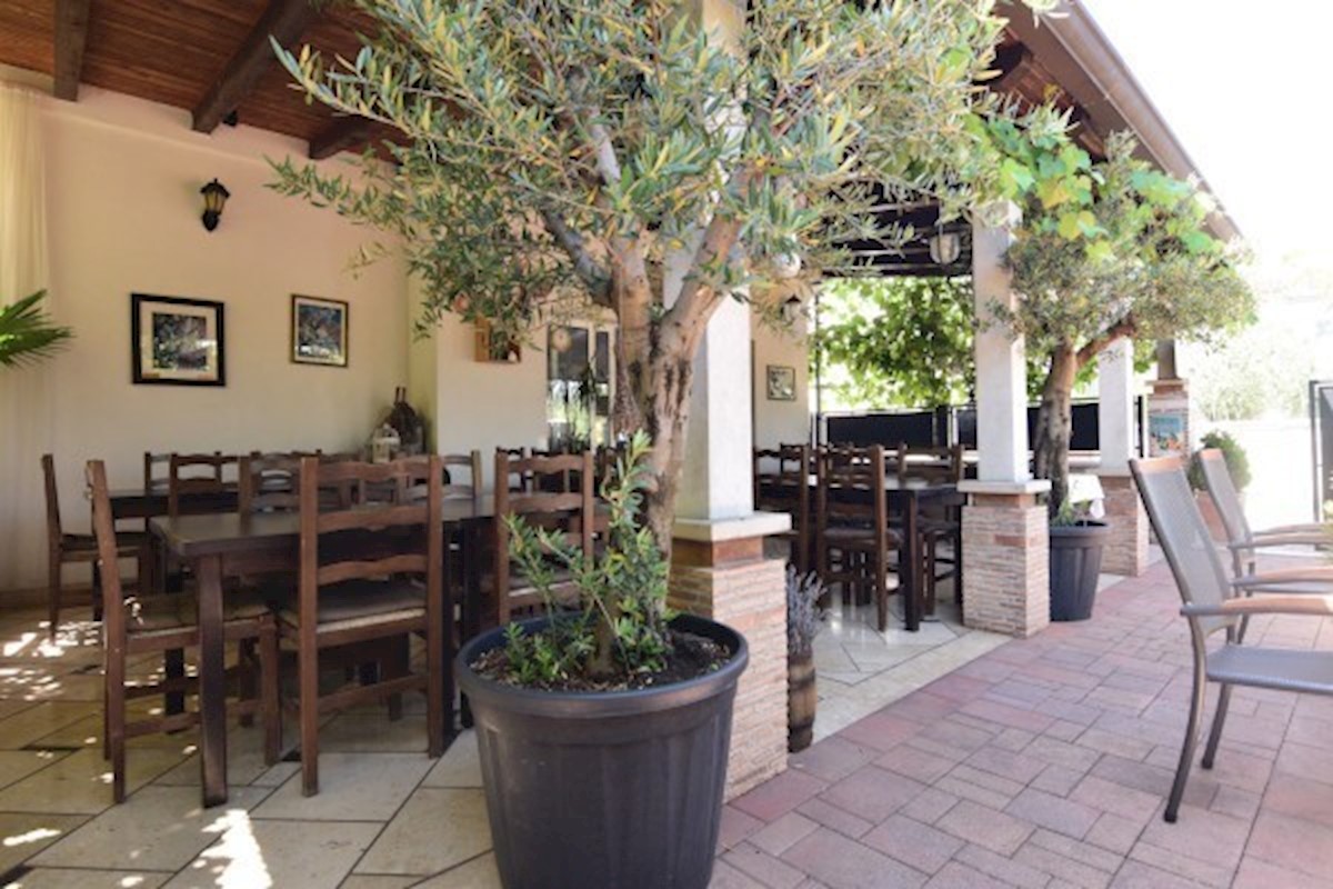 Hiša z restavracijo in apartmaji, Poreč, Istra